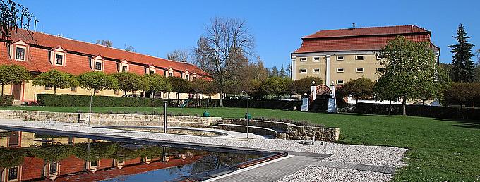 Hotel DV�R PEC�NOV